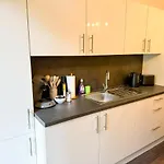 Apartment Citynah, Balkon, Grosse Kueche Und Garten *