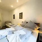 Apartment Citynah, Balkon, Grosse Kueche Und Garten
