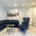 Apartment Citynah, Balkon, Grosse Kueche Und Garten *