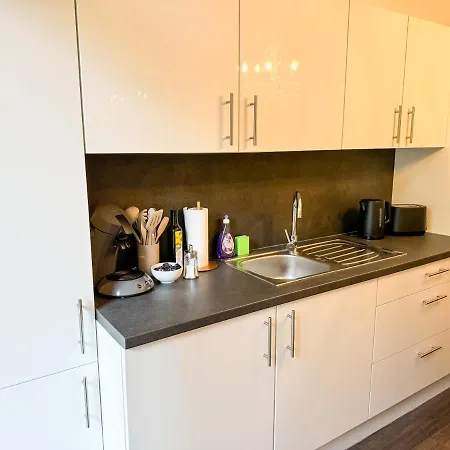Apartment Citynah, Balkon, Grosse Kueche Und Garten *