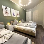Citynah, Balkon, Grosse Kueche Und Garten Apartman