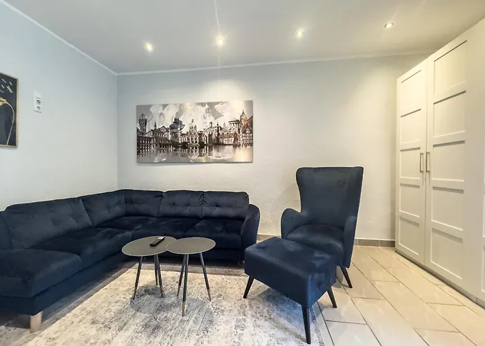 Apartment Citynah, Balkon, Große Küche Und Garten *