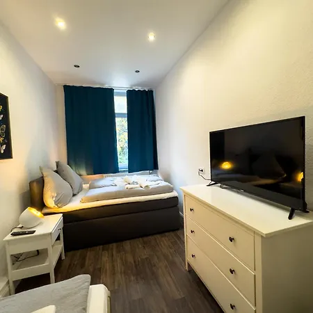 Citynah, Balkon, Grosse Kueche Und Garten *